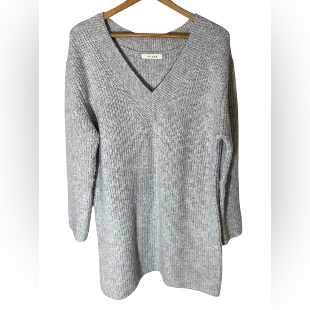 C7- Long Gray V Neck Women’s Med/Lg Sweater